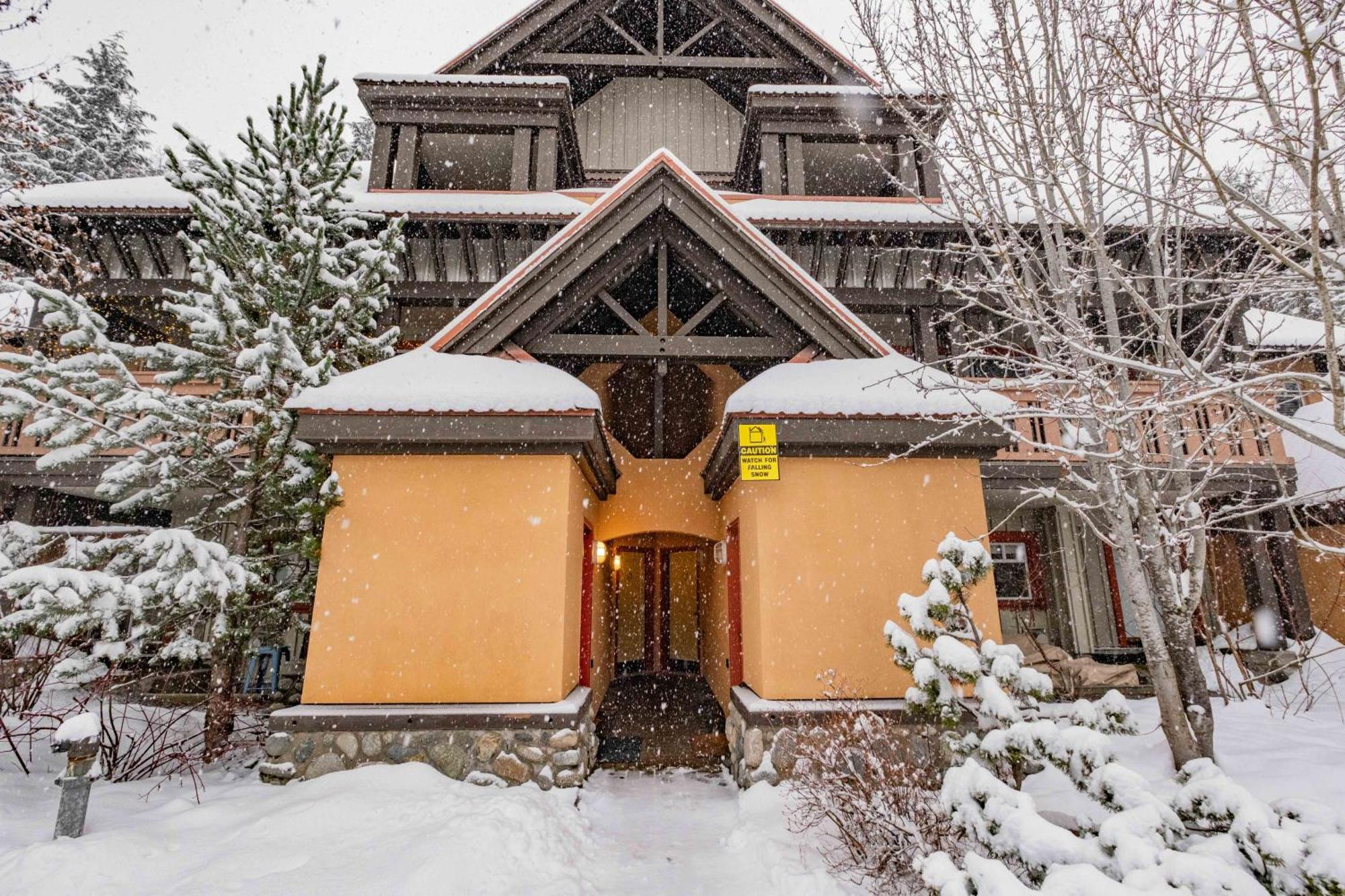 Sunpath By Outpost Whistler Villa Buitenkant foto